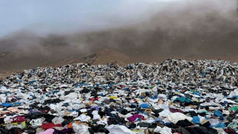 El desierto de ropa de Atacama y la resistencia del movimiento de la Moda Sostenible