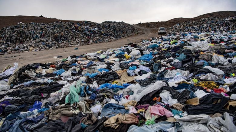 El desierto de ropa de Atacama y la resistencia del movimiento de la Moda Sostenible