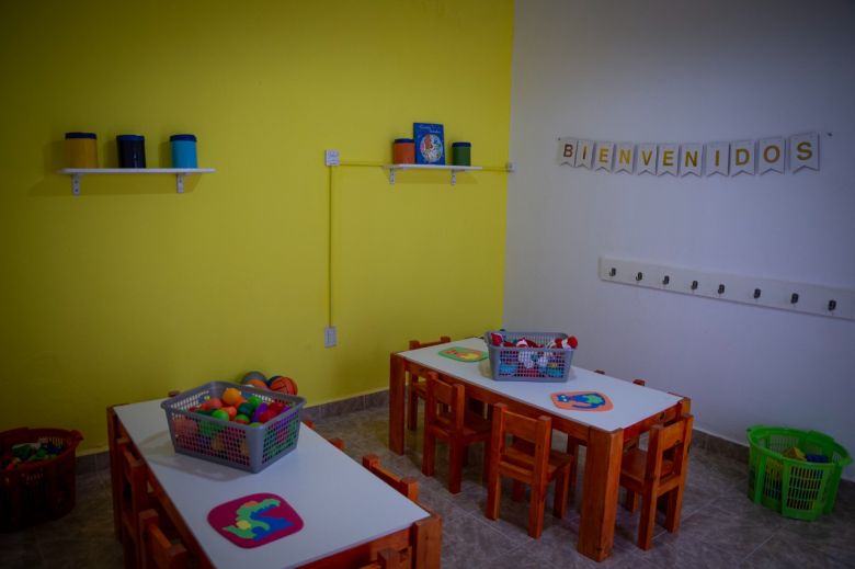 Llamosas inauguró el nuevo Jardín Maternal del SEP
