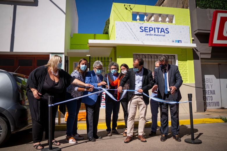 Llamosas inauguró el nuevo Jardín Maternal del SEP