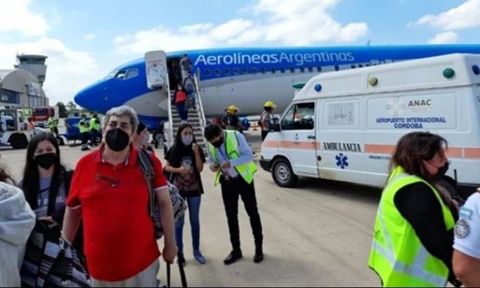 Aterrizaje de emergencia en Córdoba: "No hubo heridos", confirmó una pasajera