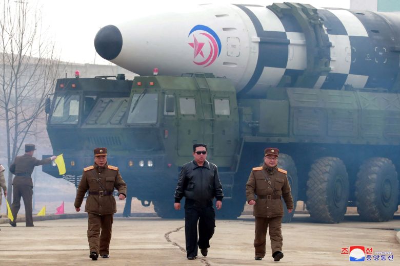 Kim Jong-un se presentó como un actor de Hollywood en el video de su nuevo misil balístico intercontinental