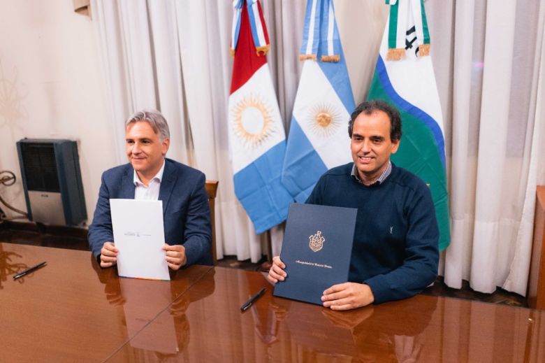 Llamosas firmó con Llayora un convenio de cooperación