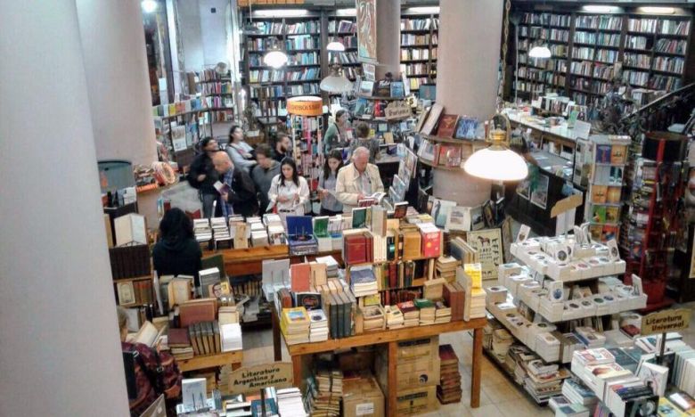 La Mañana del Limón dialogó con el dueño de la librería donde nació la Patria