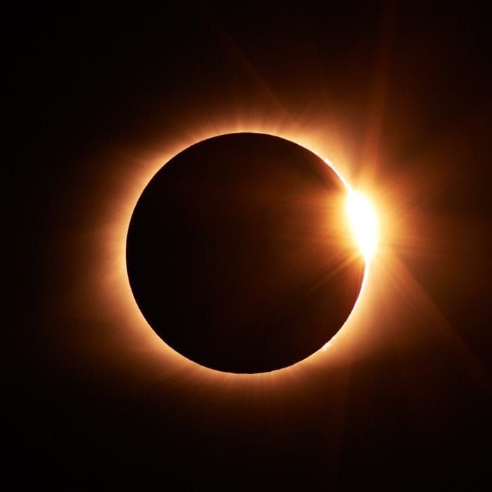 30 de Abril: Luna Nueva y eclipse parcial de sol en tauro