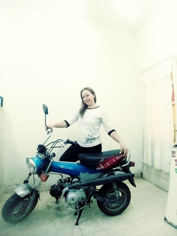 Gina Trombotti y su mirada del taller de mecánica de motos para mujeres