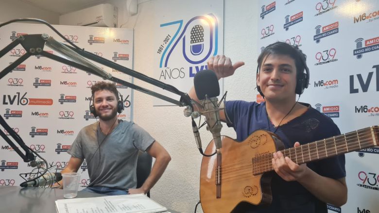 Acústico de los viernes con Nahuel Carrasco, acompañado por Juan Cruz Alcoba