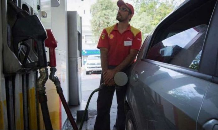 Ya rige el aumento de precio del combustible en las empresas Axion y Shell