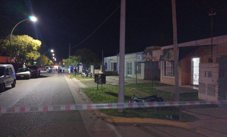 Villa Nueva: un choque entre dos motos dejó el saldo de un joven muerto 