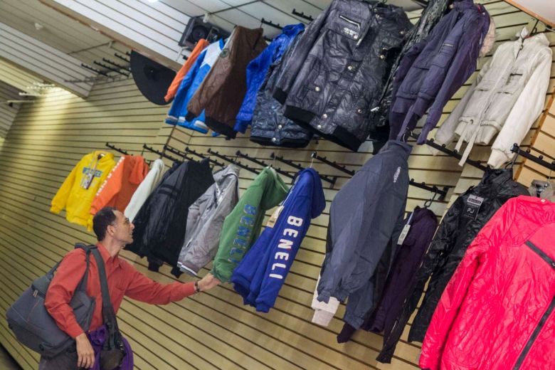 La ropa de invierno llega con aumentos de hasta el 60% con respecto a la temporada 2021