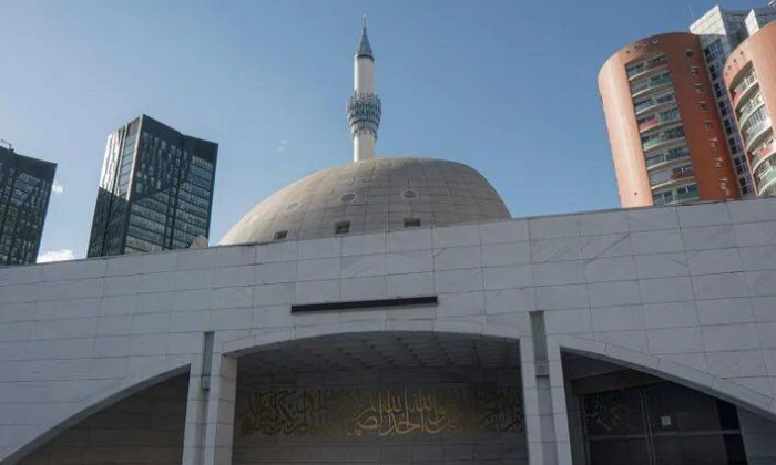 Mezquita Yeşilvadi representa el universo, el infinito y la unidad