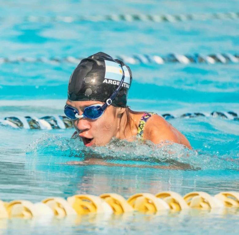 Catalina tiene 11 años, es nadadora, y sueña competir a nivel nacional 
