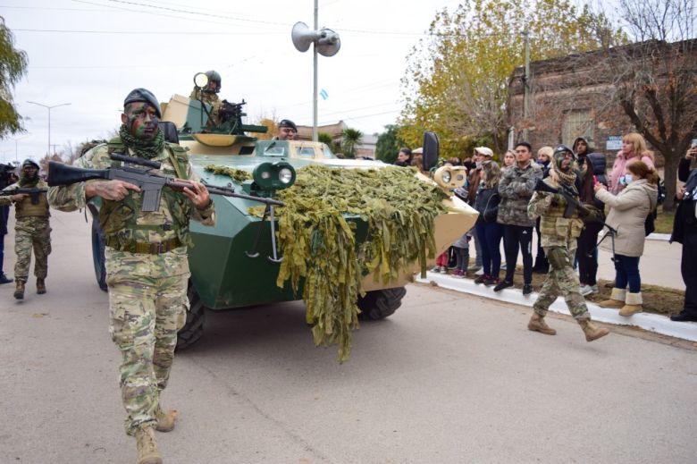 Las Higueras realizó el desfile cívico-militar del 25 de Mayo