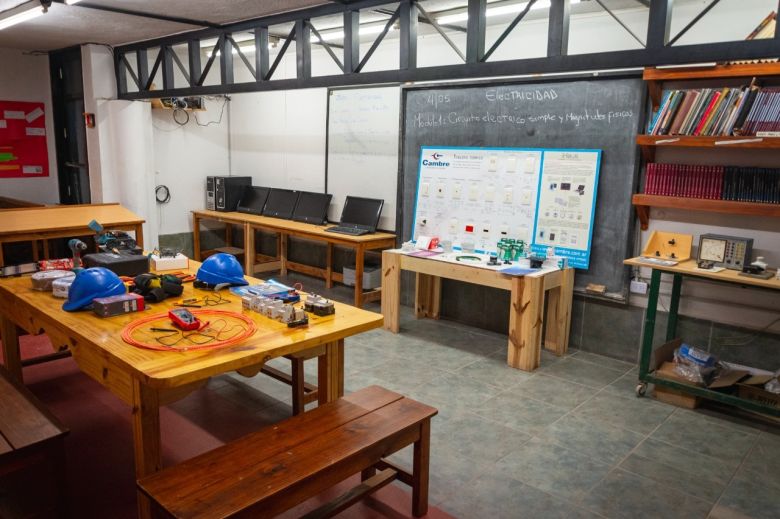 Más oportunidades educativas: curso de electricidad en la Escuela de Carpintería