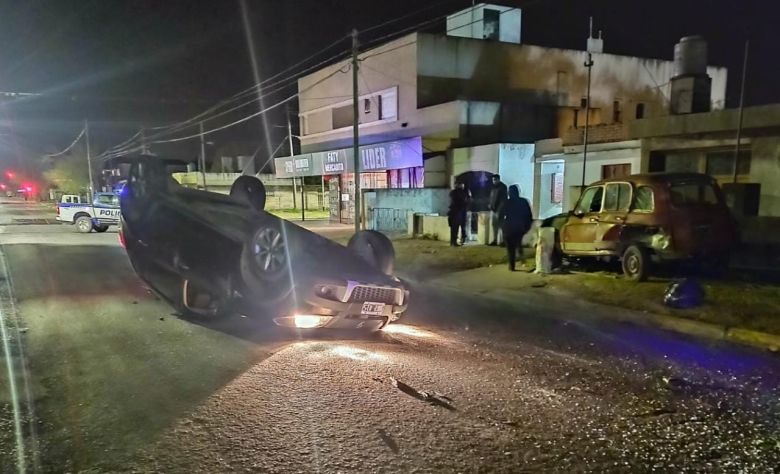 Un automóvil volcó en Banda Norte