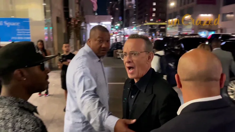 La furiosa reacción de Tom Hanks con un fan que se acercó mucho a su esposa