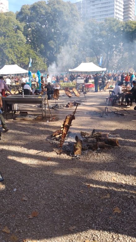 Una delegación de Achiras participó de una competencia nacional de asadores a la llama