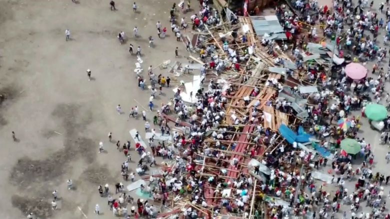 El colapso de una tribuna de una plaza de toros en Colombia deja al menos cuatro muertos y cientos de heridos