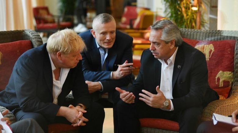 El Presidente le dijo a Johnson que no habrá avance bilateral sin negociar Malvinas