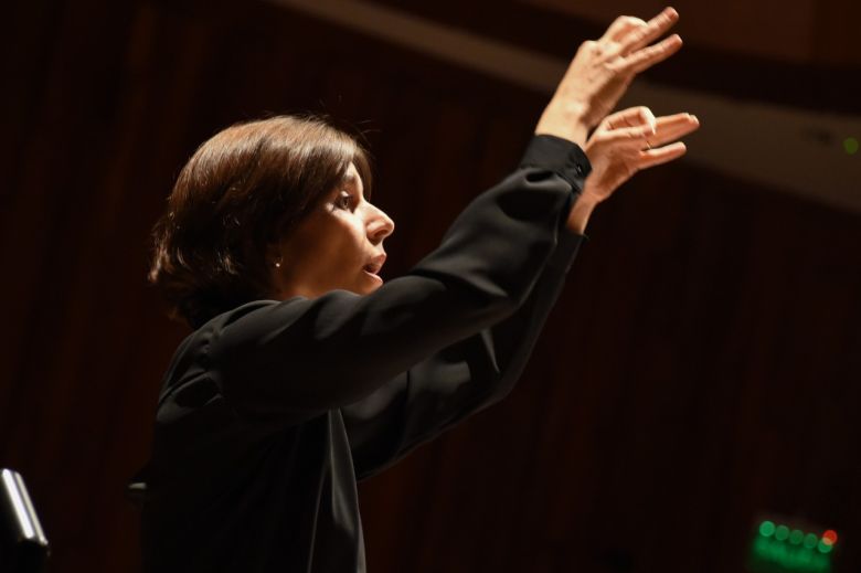 Valeria Martinelli, una riocuartense directora de orquesta que ha conquistado los grandes escenarios del mundo 