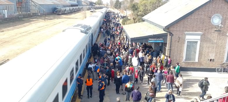 Justo Daract: una multitud recibió el regreso del tren de pasajeros 