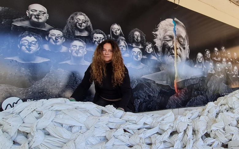 Una artista chaqueña presentará una obra textil hecha con una tonelada de plástico reciclado