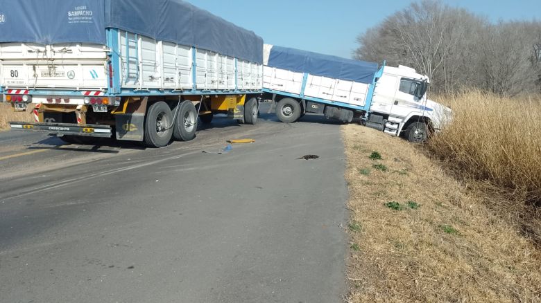 Dos camiones colisionaron al mediodía en la ruta 158 cerca de Carnerillo