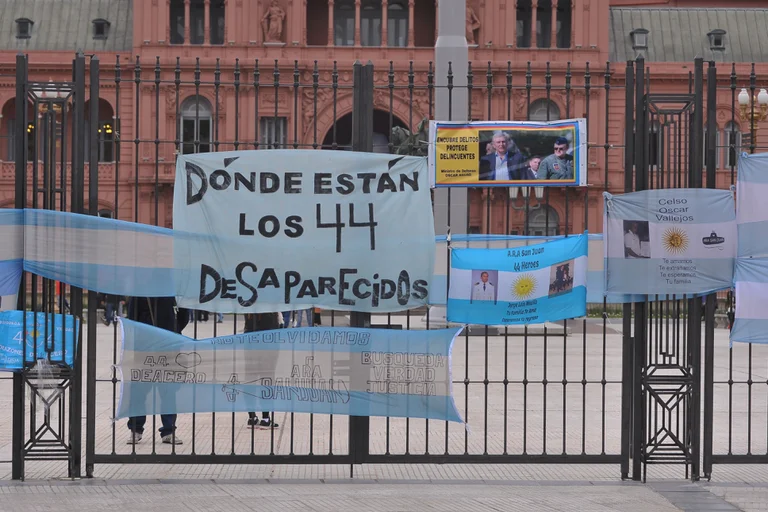 Espionaje a familiares del Ara San Juan: sobreseyeron a Mauricio Macri por inexistencia de delito