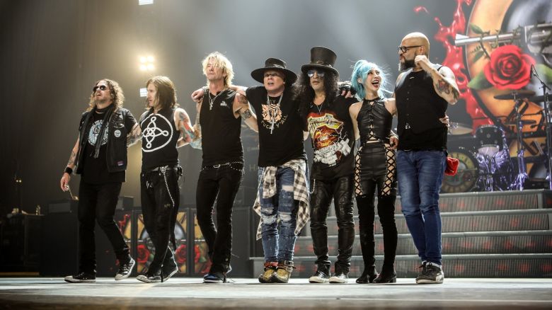 Guns N’ Roses es homenajeado por 1000 músicos con un cover de “Paradise City”