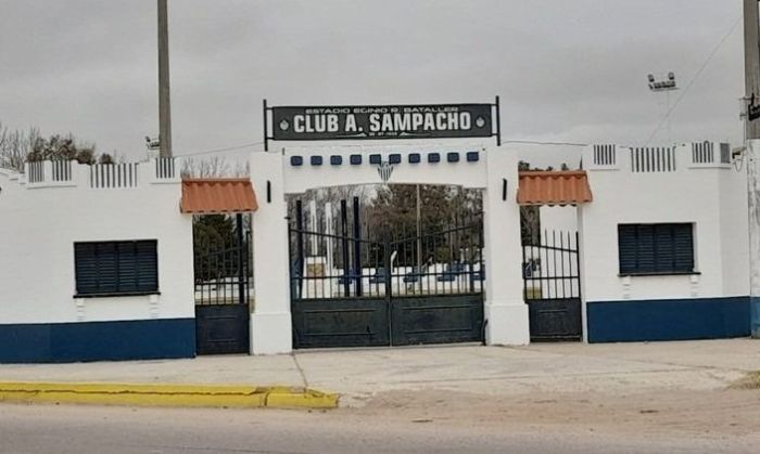 En un acto de vandalismo en el estadio de Atlético Sampacho se llevaron hasta los chorizos del freezer