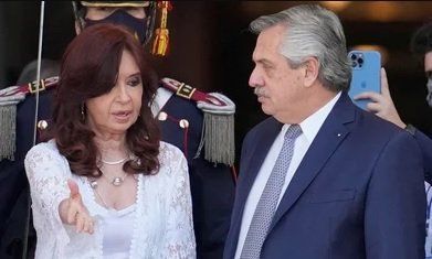 Por primera vez desde que asumió, Alberto Fernández tiene peor imagen que Cristina Kirchner