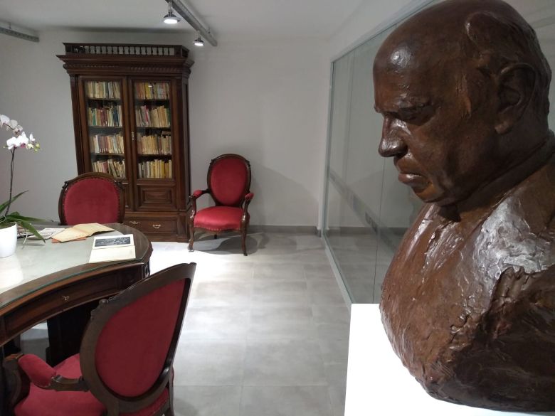 Emotiva inauguración de una biblioteca con más de 4.000 ejemplares del gran escritor Juan Filloy