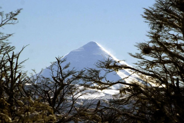Tras la polémica, el Gobierno derogará la resolución que declaró sitio sagrado mapuche al volcán Lanín