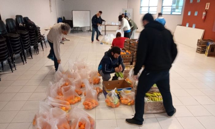 Un grupo de gremios y organizaciones sociales realizaron una compra comunitaria de frutas