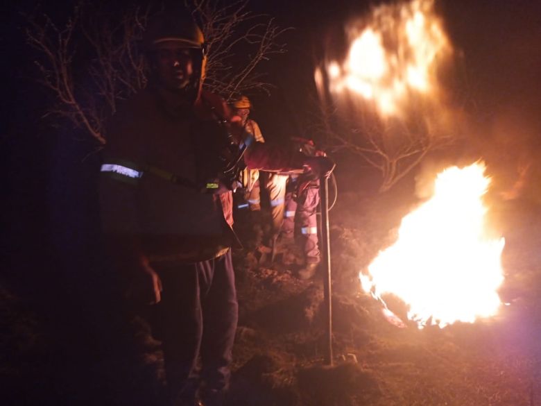 Bomberos de Las Higueras sofocaron un incendio en la reserva natural Chocancharava