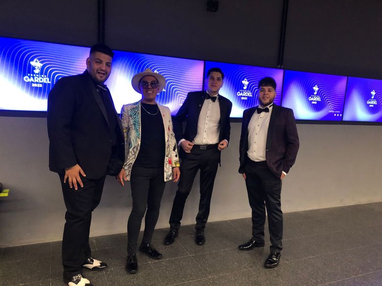Los Descalzados vivió una noche inolvidable en los premios Carlos Gardel