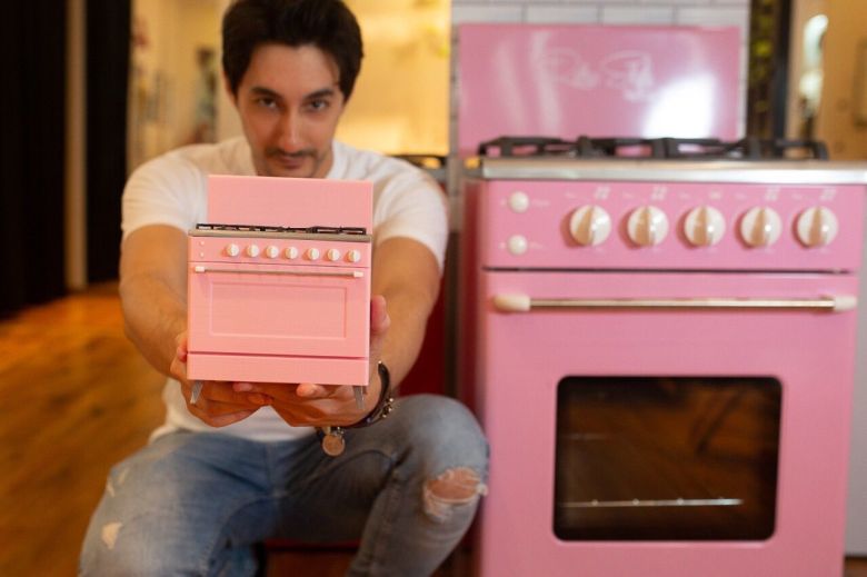 Un rosarino recreó una cocina retro con matrices de los 50 y fue premiado internacionalmente