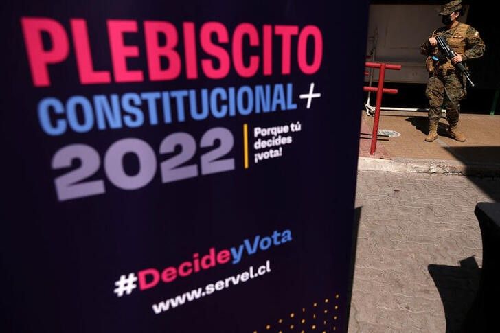 Chile decide en un plebiscito su Constitución: cuáles son los principales cambios que propone y qué pasará si no se aprueba