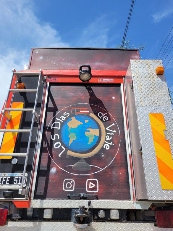 “Los Dias de Viaje” recorren el país en un camión cordobés de Bomberos Voluntarios