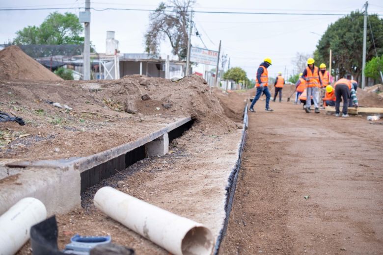 Sur de la ciudad: avanzan obras de pavimento, cordón cuneta y desagües