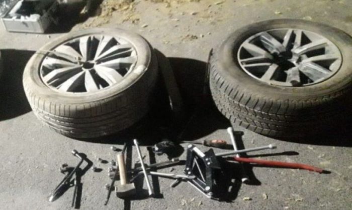 Locura por los neumáticos: robaron cuatro de una cochera en barrio Bimaco