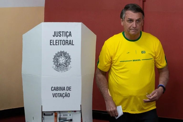 Elecciones en Brasil: con más del 70% de los votos escrutados, Lula pasó al frente y se impone a Bolsonaro por escaso margen