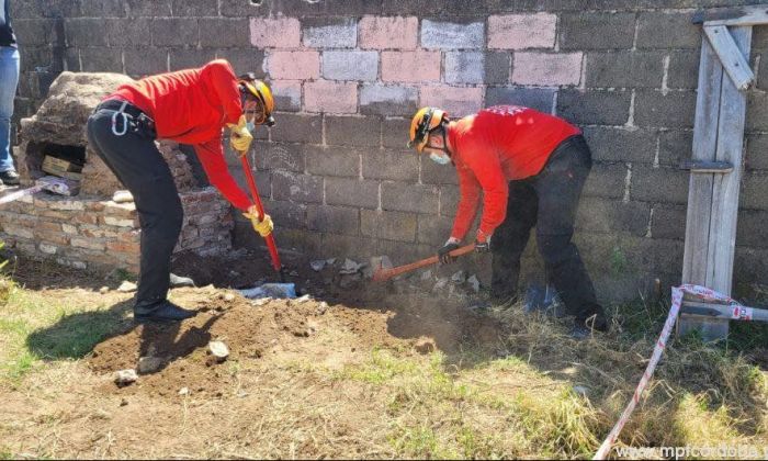 Hallaron un cadáver enterrado en el patio de una vivienda de Berrotarán: una detenida