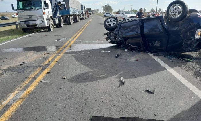 Una mujer fallecida y tres heridos al colisionar cuatro vehículos sobre ruta 8