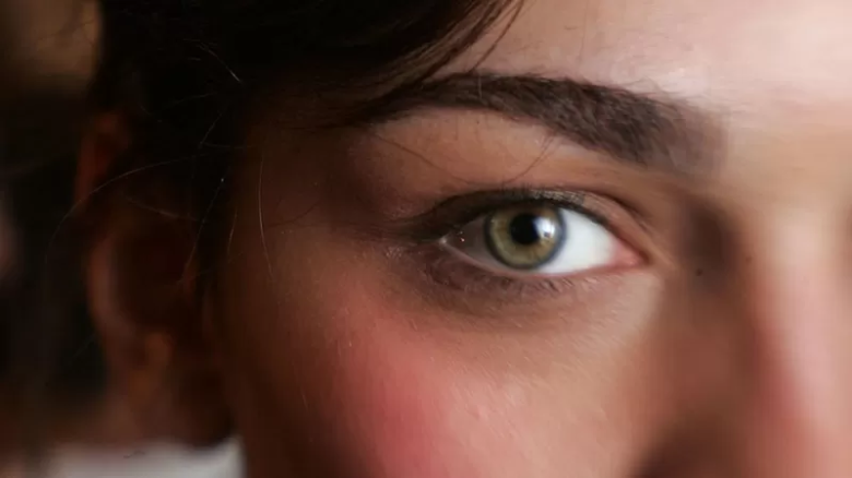 Por qué nuestros ojos pueden cambiar de color con los años