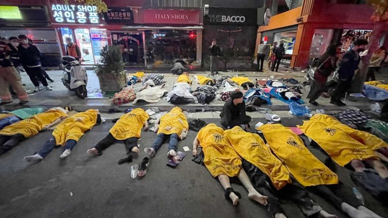 Tragedia en Corea del Sur: al menos 140 muertos por una estampida