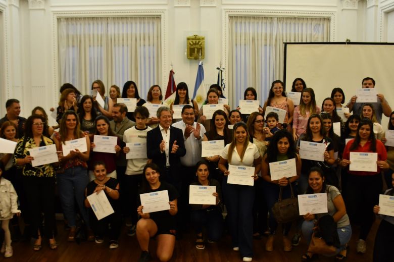 Escuela Municipal de Oficios: se entregaron 150 nuevos certificados de los cursos del año