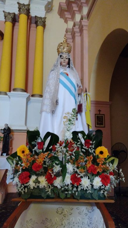 El Sacerdote que recorre cada pequeña parroquia de las sierras de Córdoba