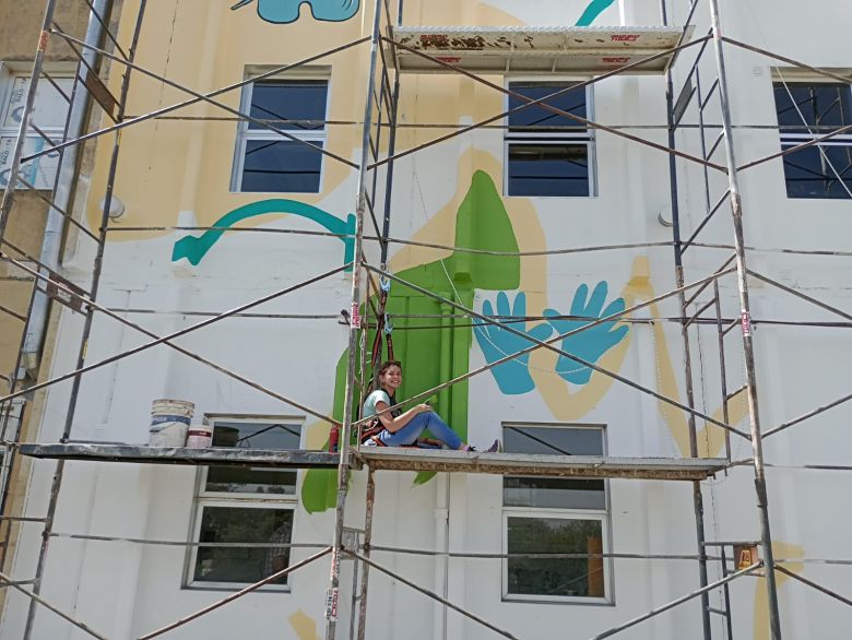 A 15 años de las explosiones de la Planta Piloto, realizan un mural simbólico en el campus
