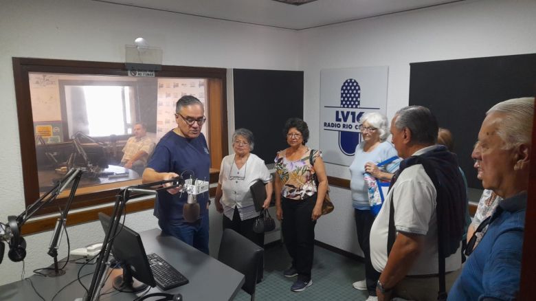 Integrantes del Taller de Radio del PEAM visitaron LV16